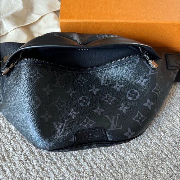 Louis Vuitton Discovery Bumbag PM (Brand New) Never Used. - Picture 4 of 4